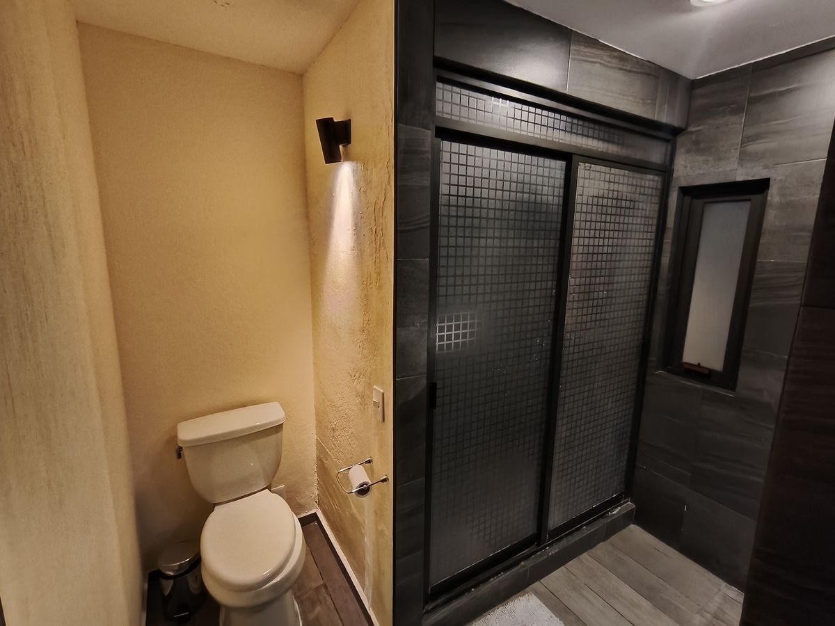 32 de 43: Baño recámara principal