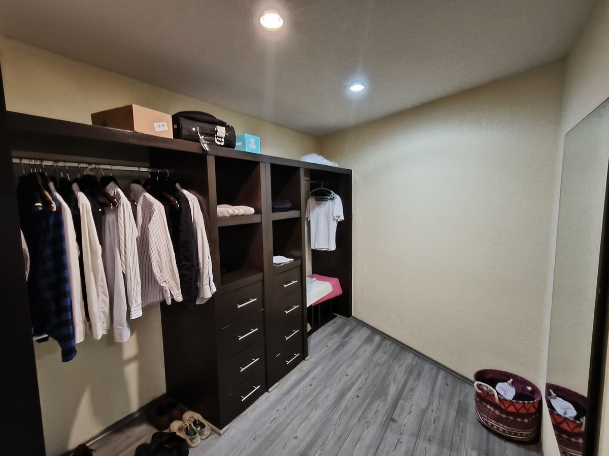 31 de 43: Vestidor recámara principal