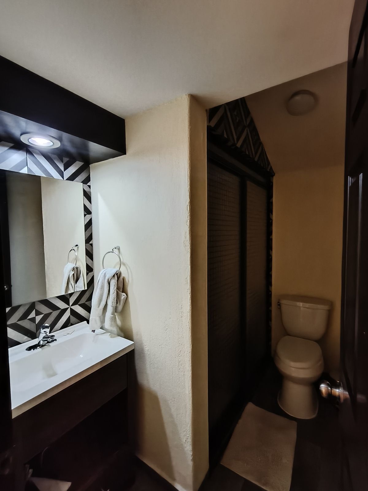 27 de 43: Baño recámaras secundarias