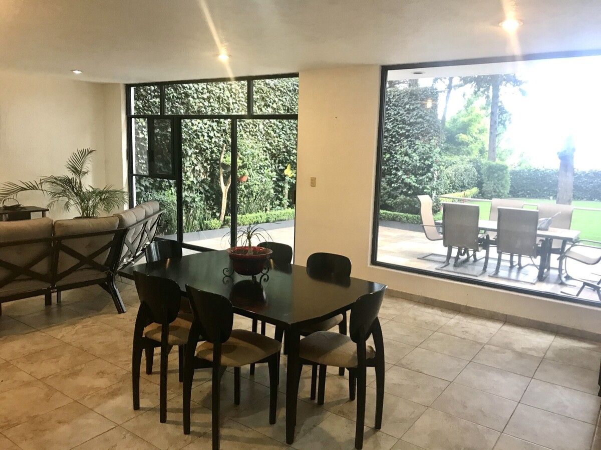 40 de 46: salon multiusos junto a terraza y jardín