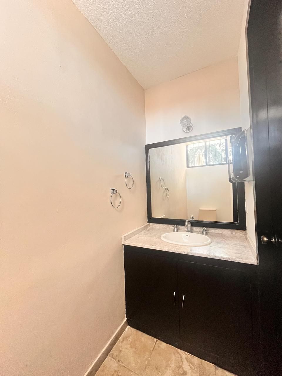 36 de 46: baño salón