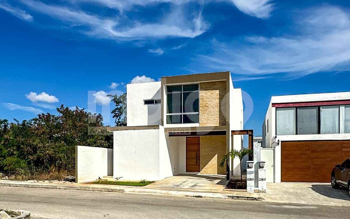 2 de 43: Fachada Frontal