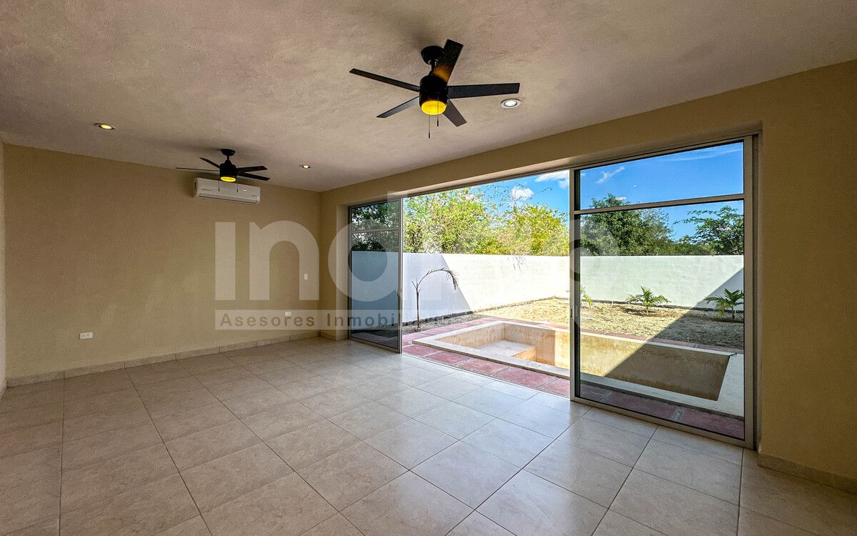 5 de 43: Sala / Comedor con Salida a la Piscina