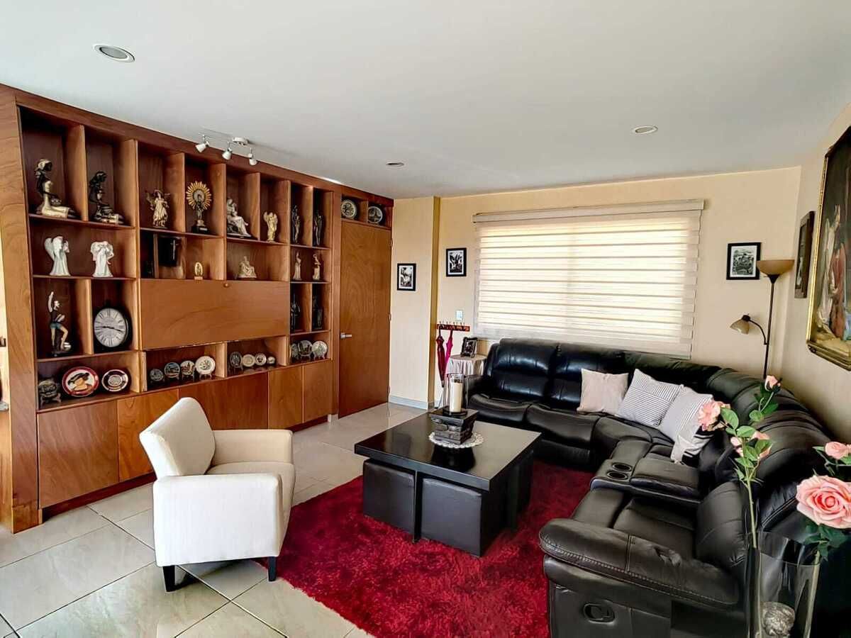 21 de 34: Sala departamento piso superior