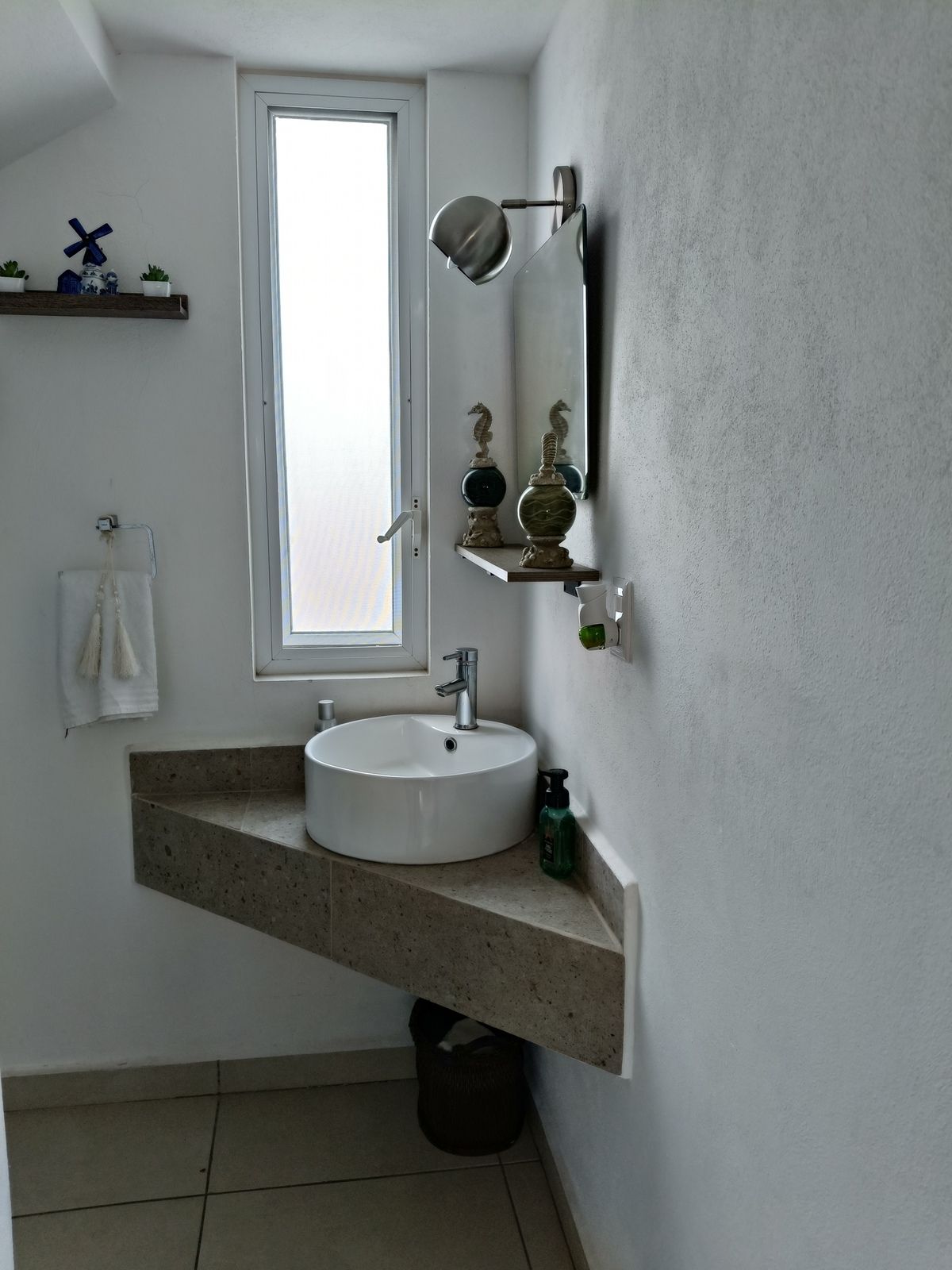 8 de 34: Medio baño visitas