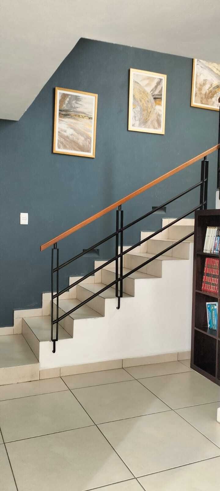 12 de 34: Escaleras de PB a primer piso
