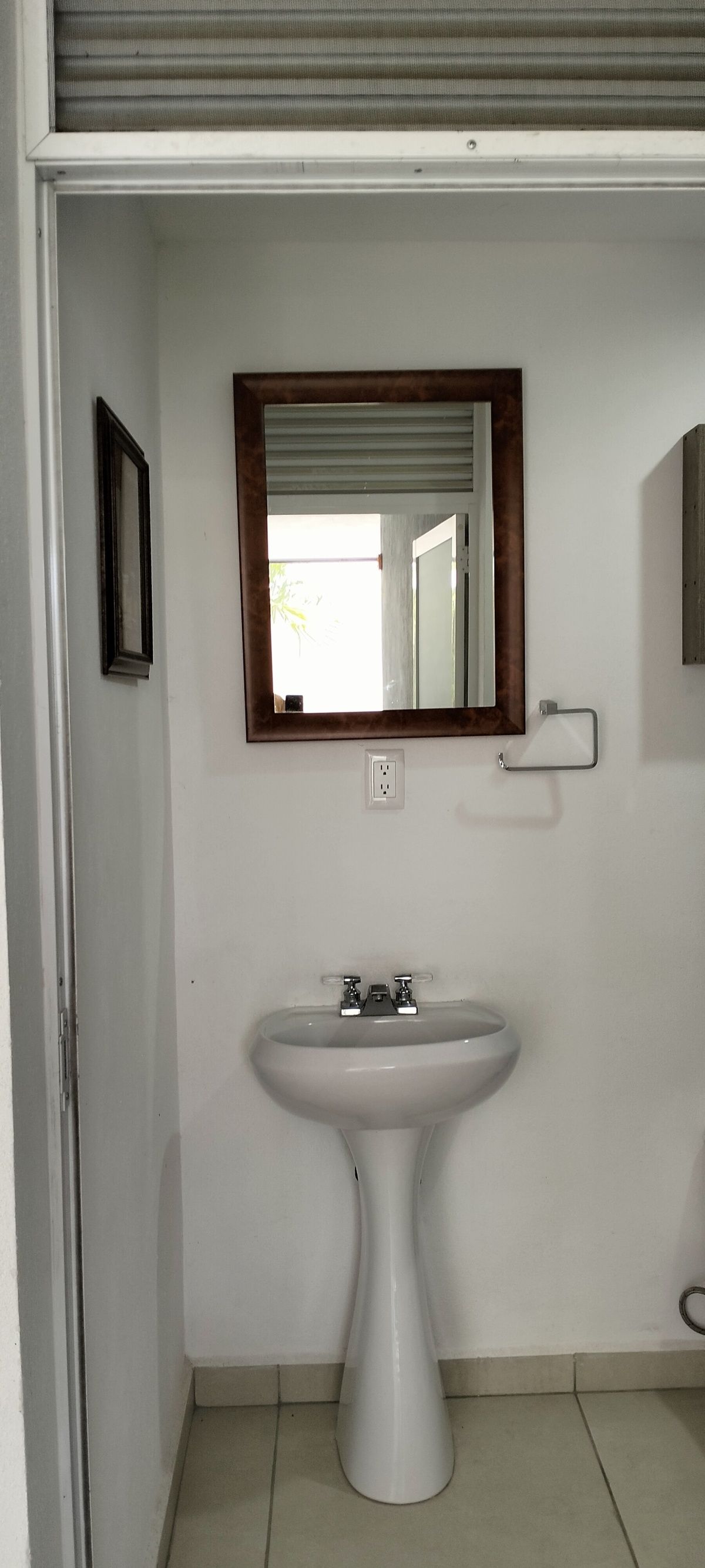 27 de 34: Baño de visitas