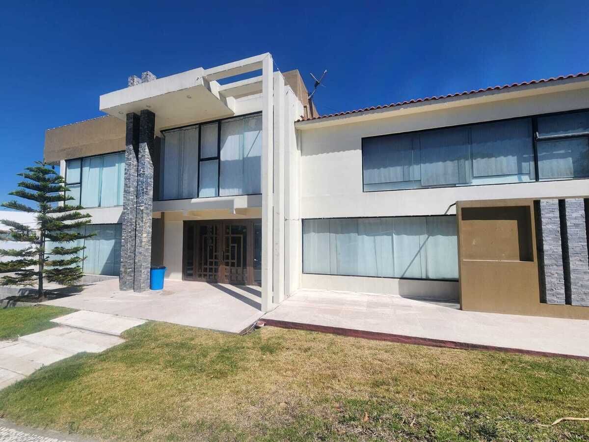 VENTA DE INCREÍBLE CASA EN RANCHO SAN JUAN - foto 2