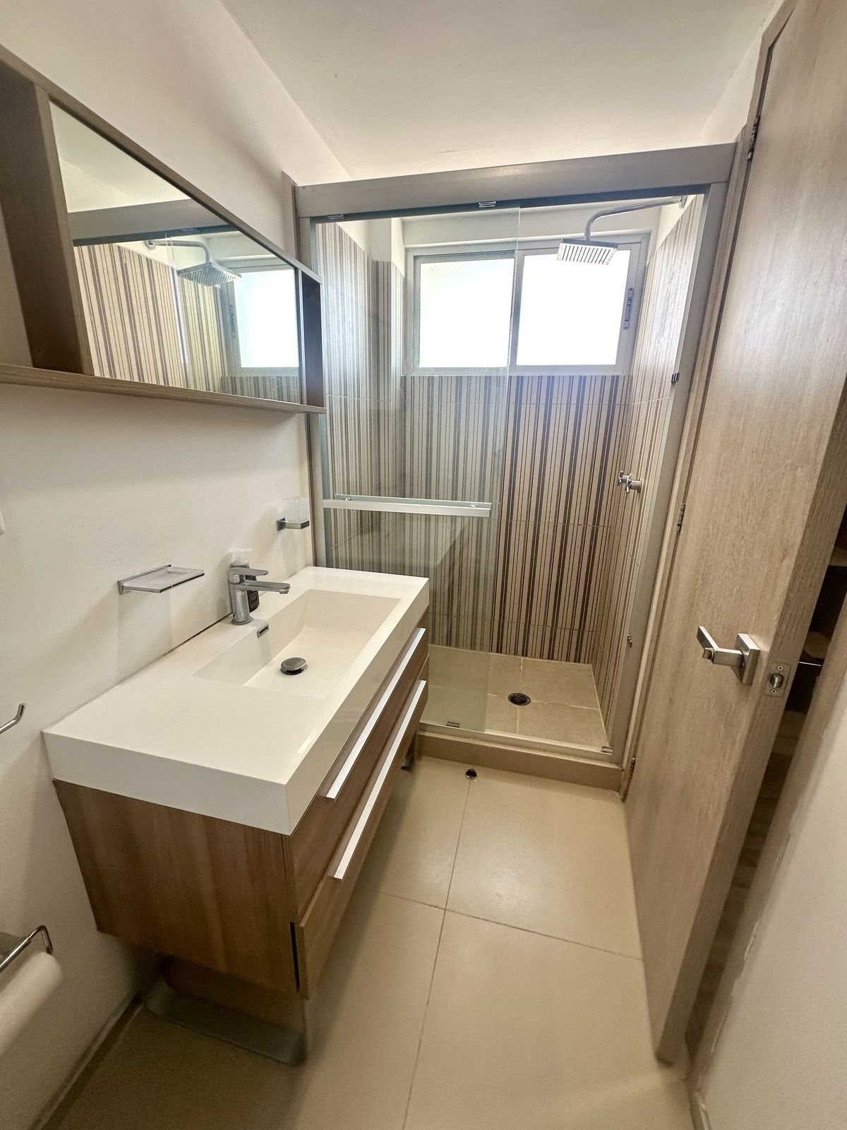 8 de 22: Baño de Rec principal