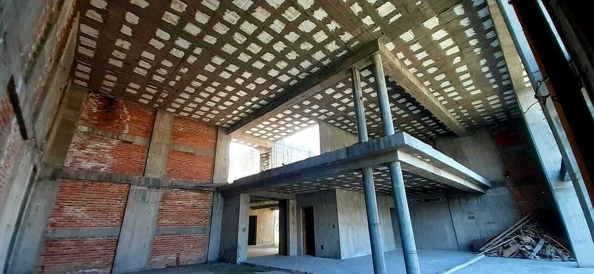 1 of 20: Foto de Salón de Juegos y sala comedor (Doble altura)