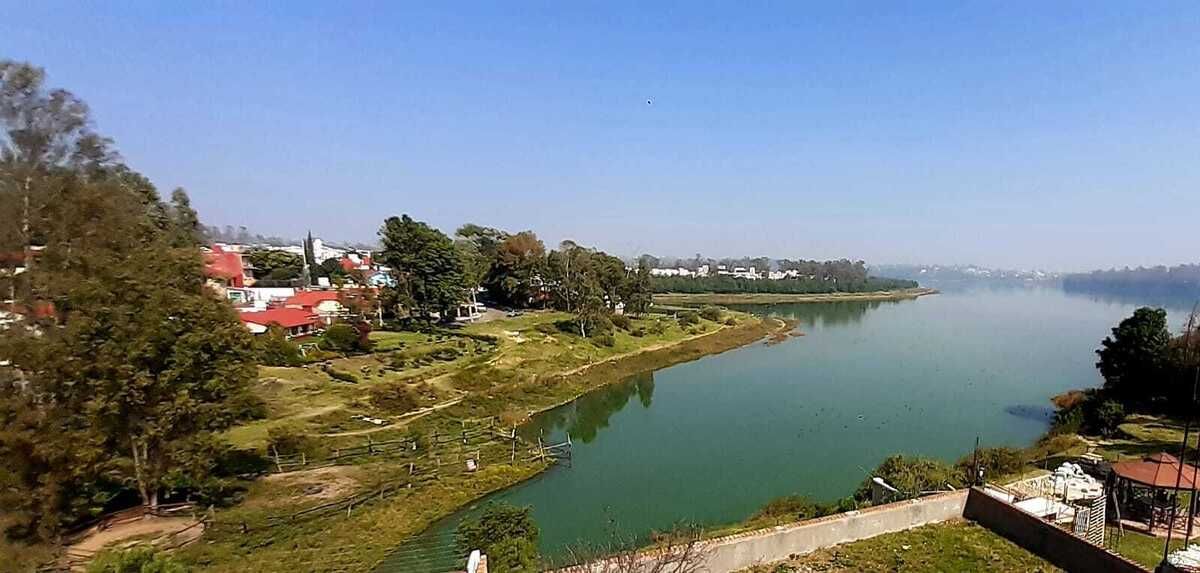 10 of 20: Vista directa al lado