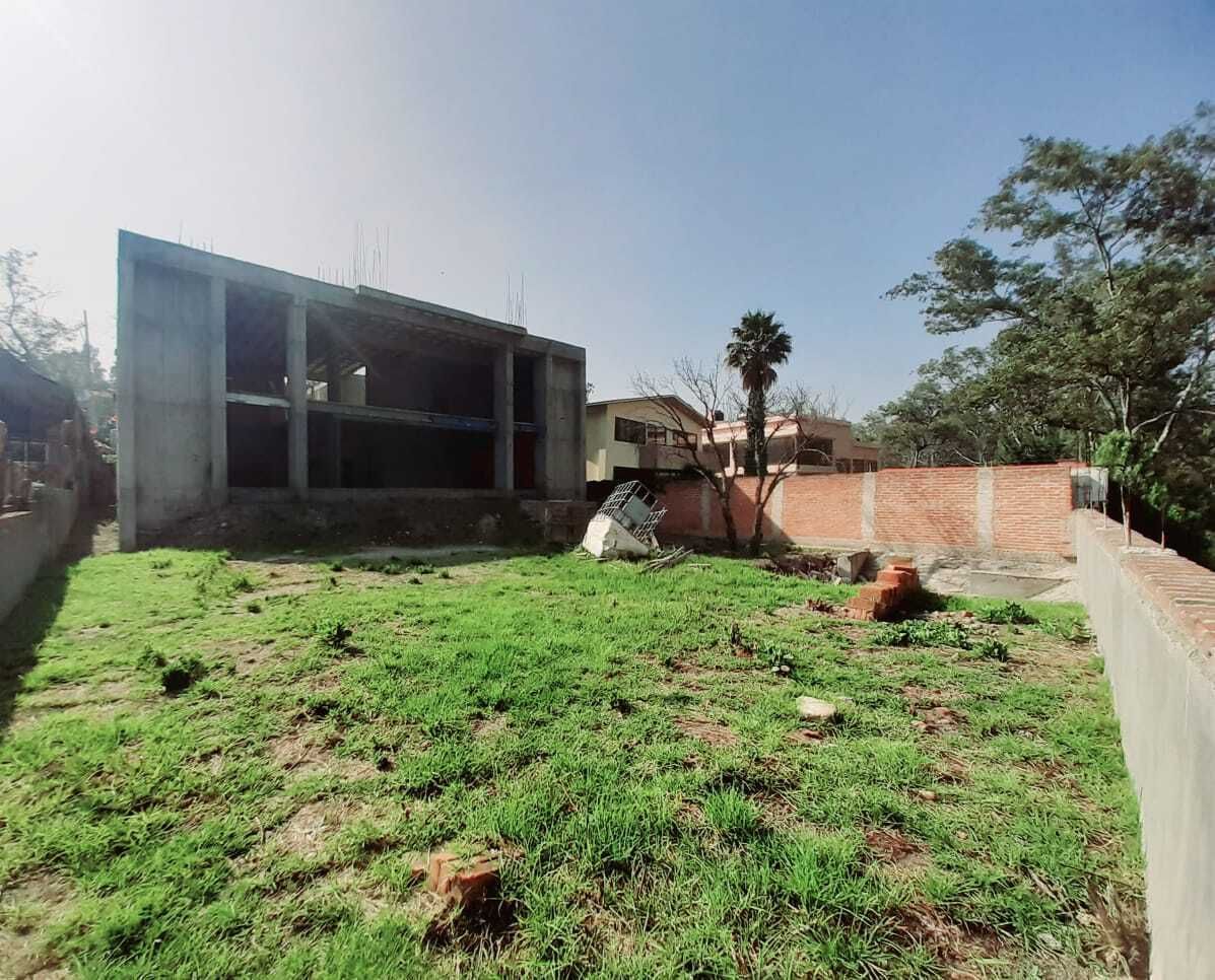 8 of 20: Vista a jardín trasero y casa parte posterior