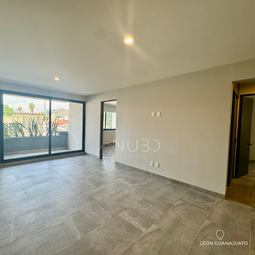 1 de 18: Sala y terraza