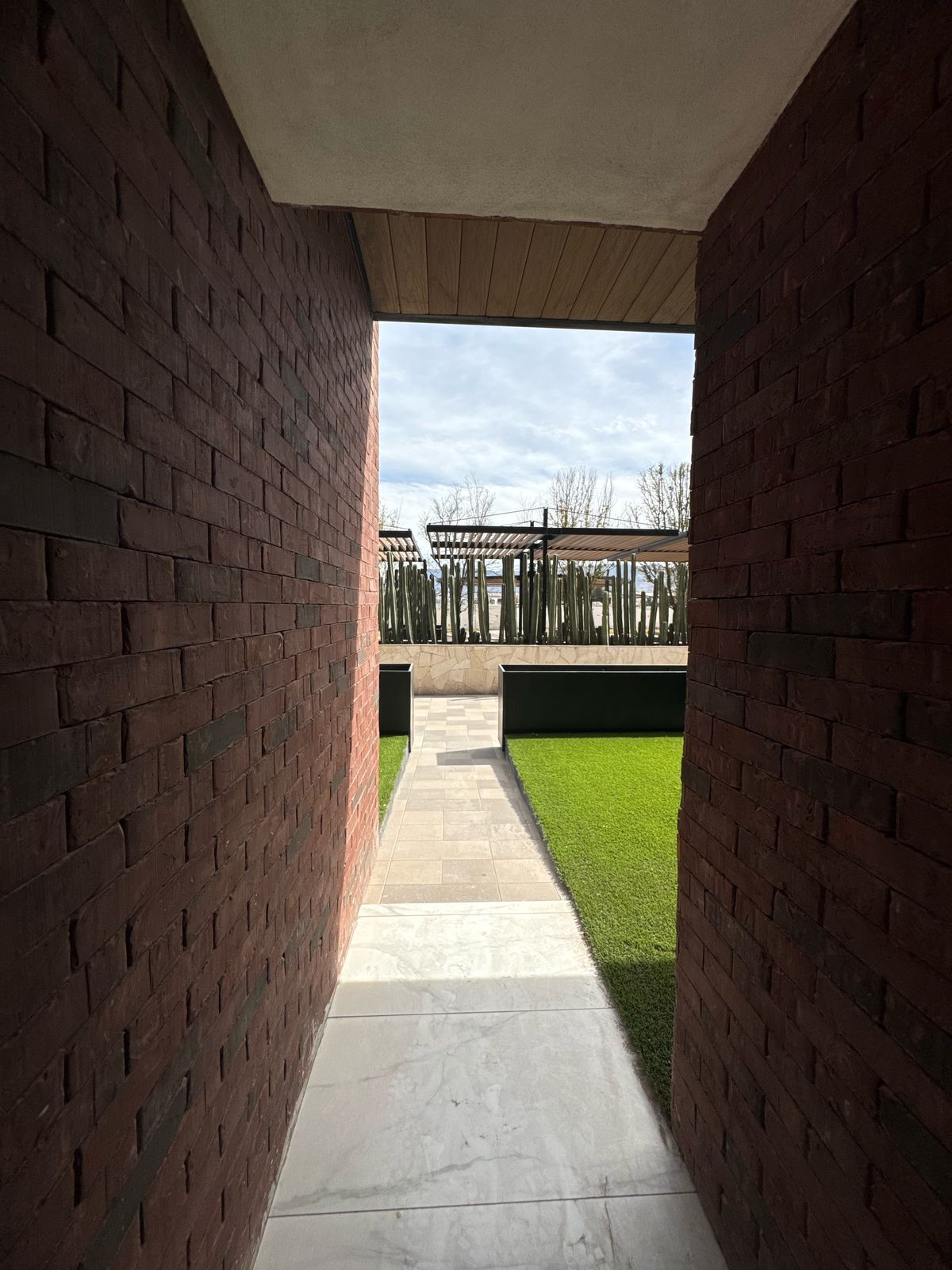 4 de 20: Entrada Principal TH