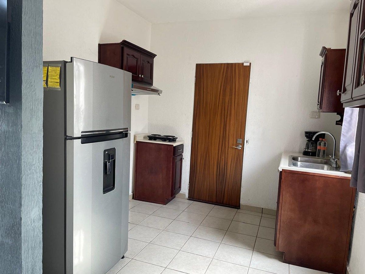 7 de 20: cocina con refrigerador