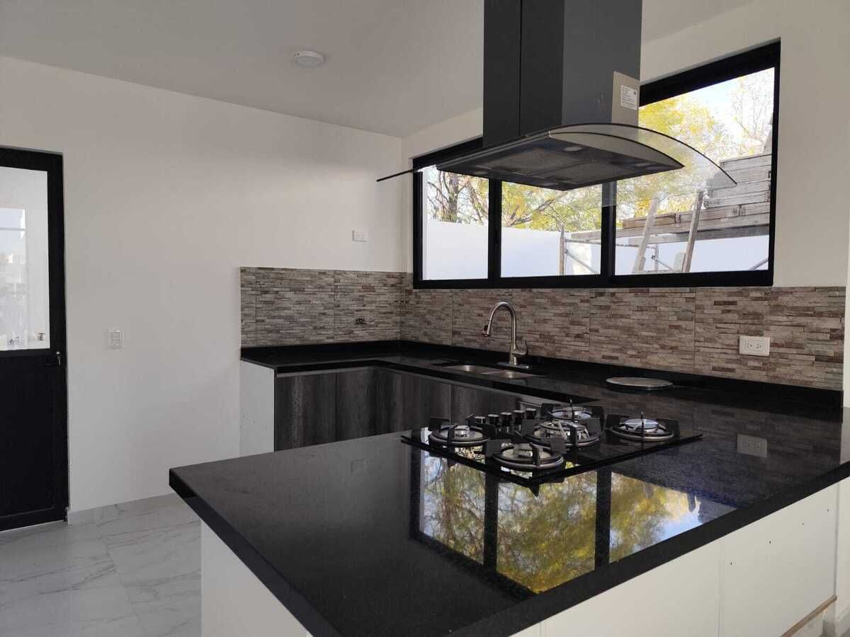 3 of 39: HERMOSA COCINA