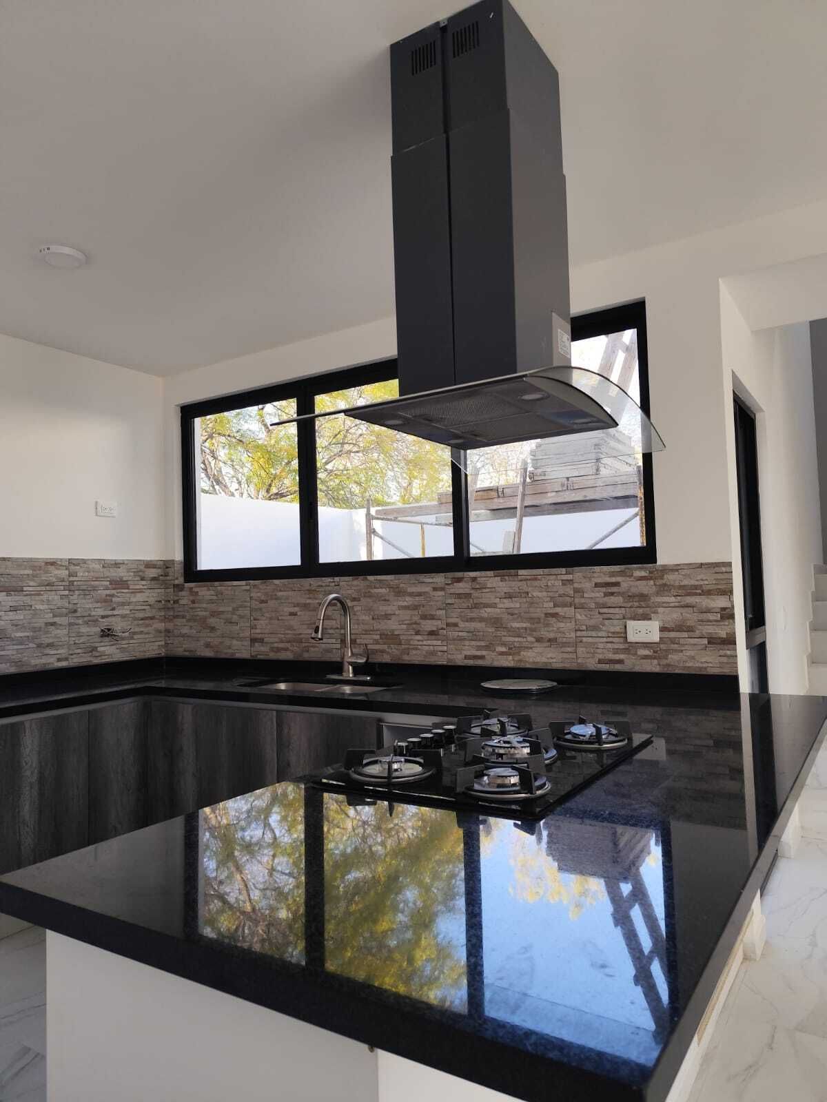 18 of 39: COCINA INTEGRAL  CON CAMPANA