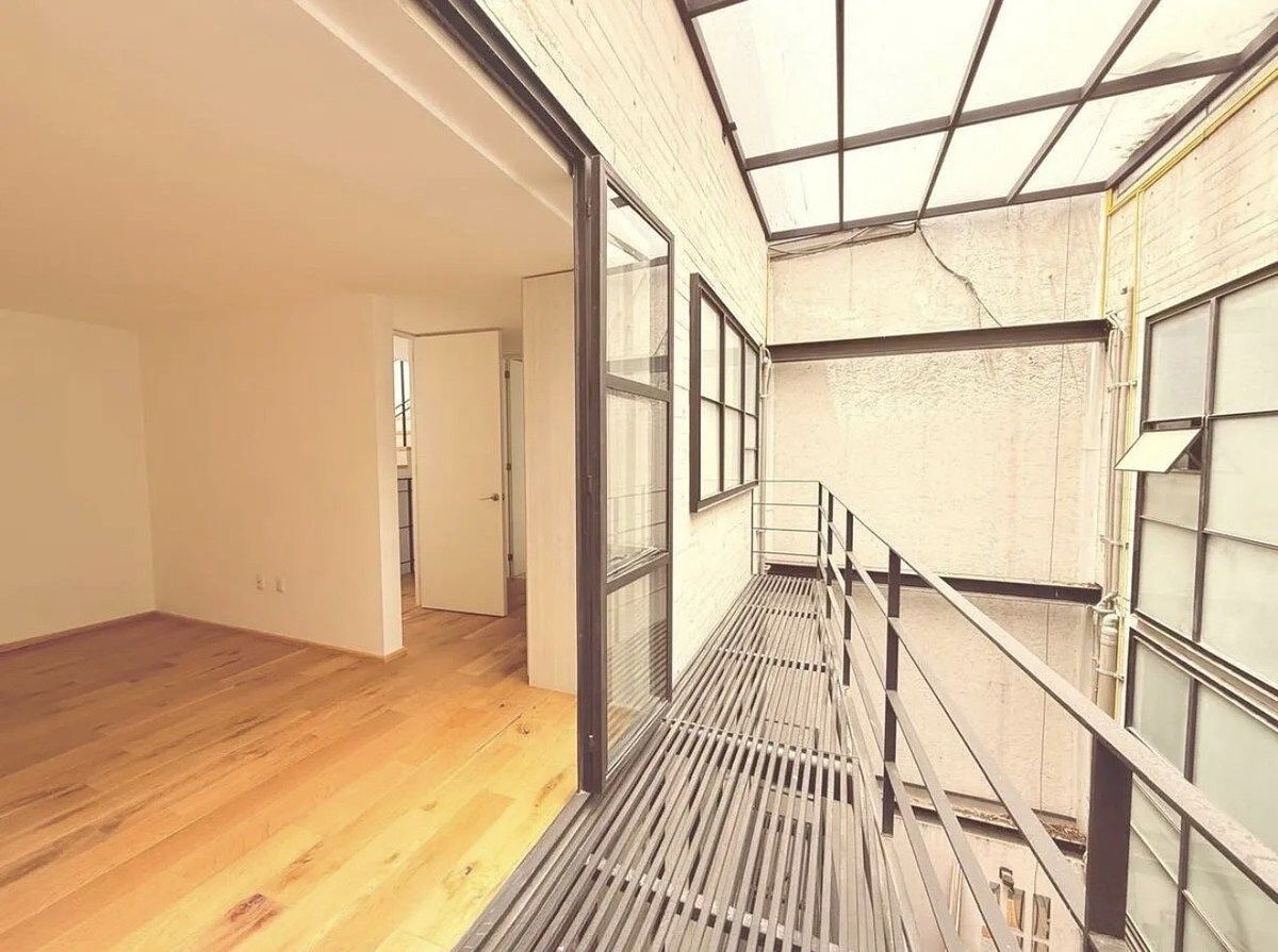 4 of 14: Balcón de recámara principal