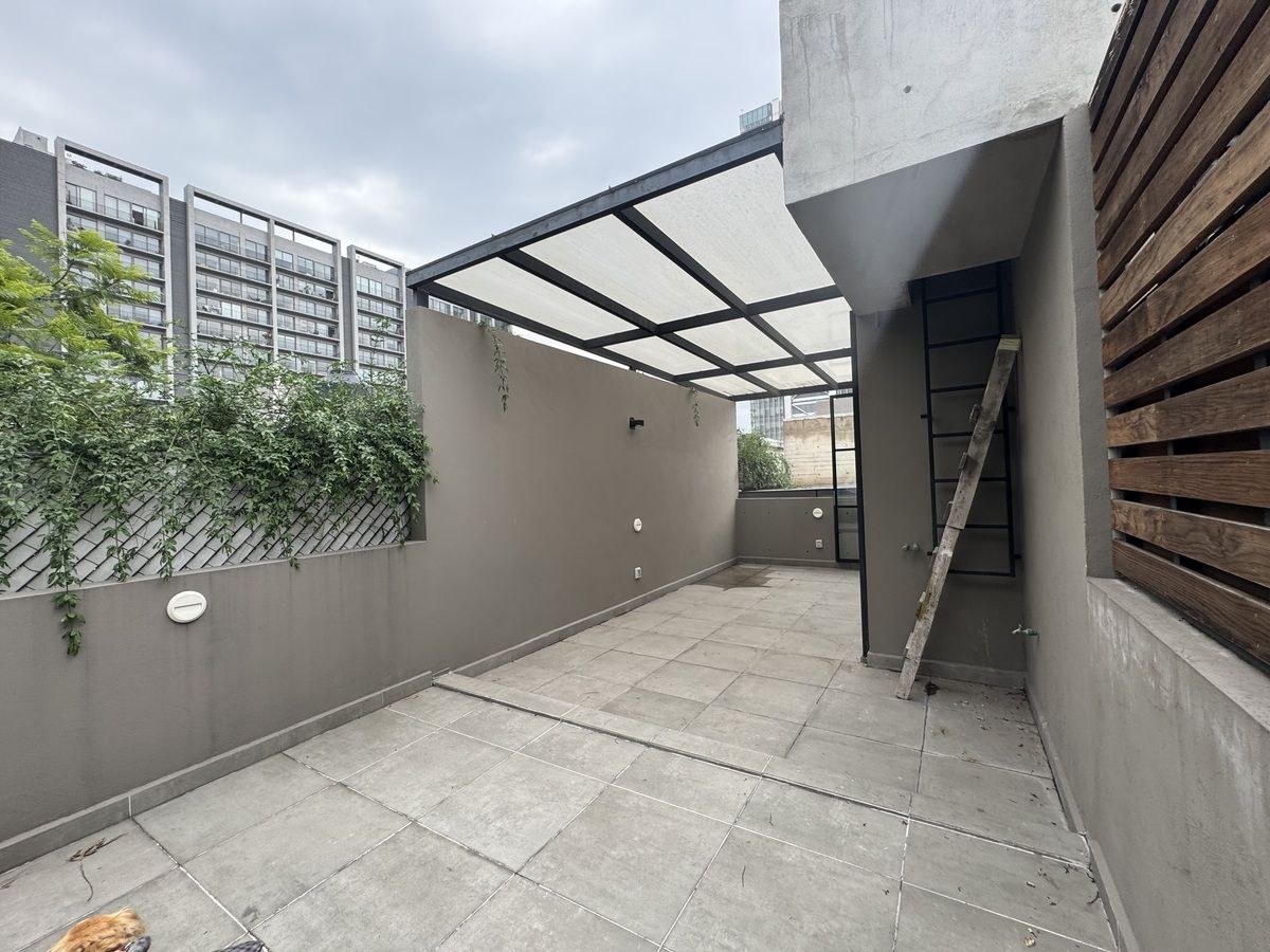 13 of 14: Roof garden privado interior no vista a la calle