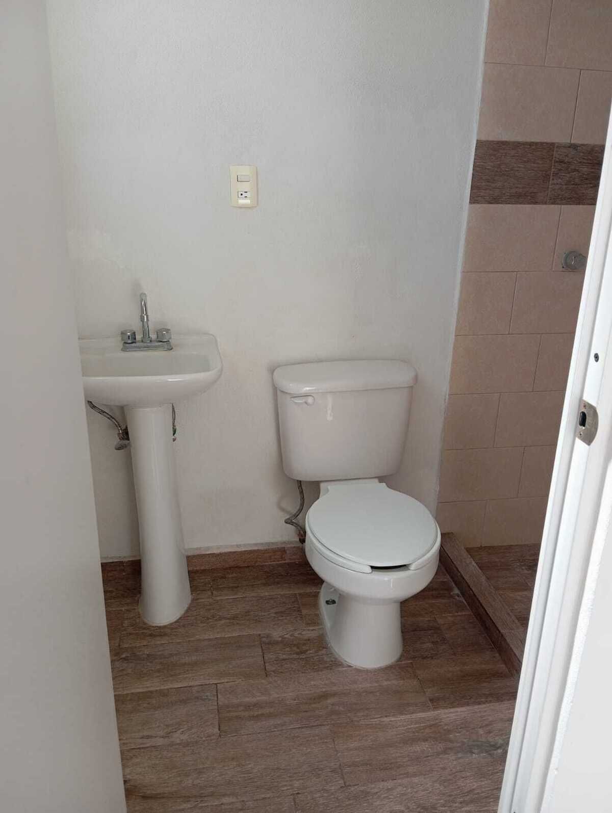 8 of 17: Baño recámara principal