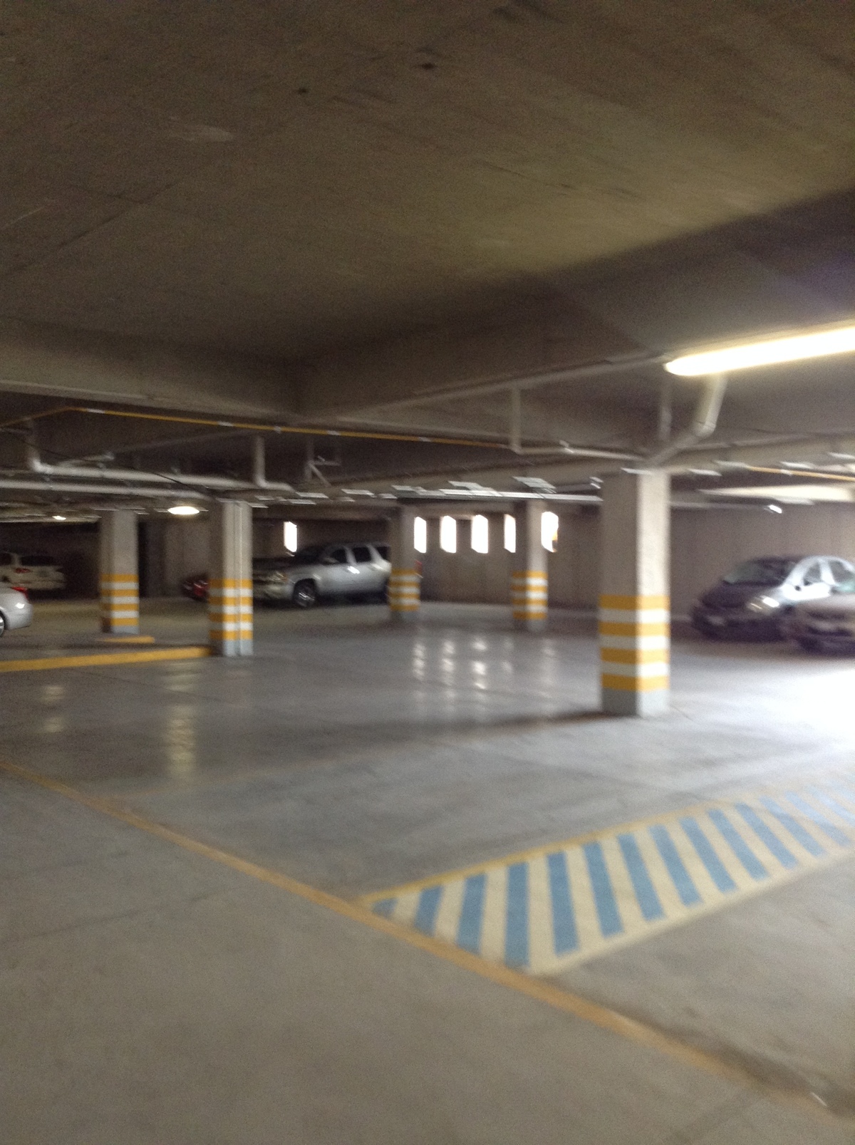 17 de 17: estacionamiento  techado