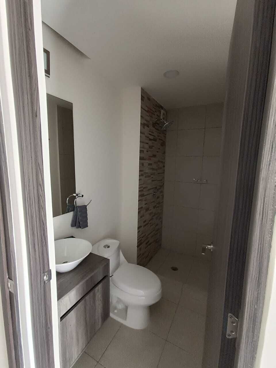 10 de 12: BAÑO DE RECAMARA PRINCIPÁL