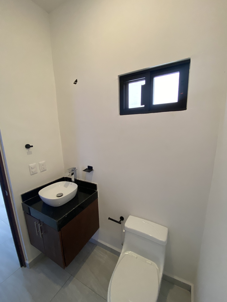 5 de 19: Medio Baño