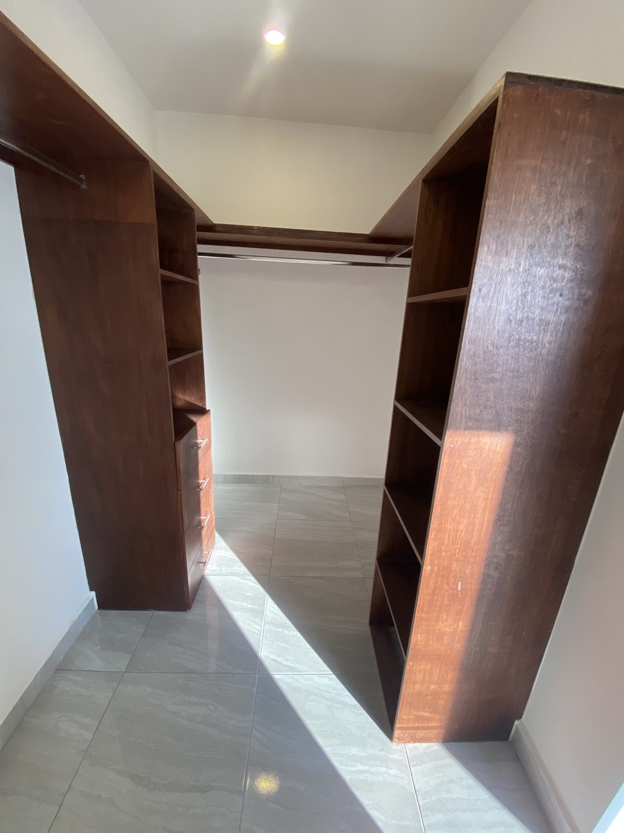 10 de 19: Closet, Recámara Principal