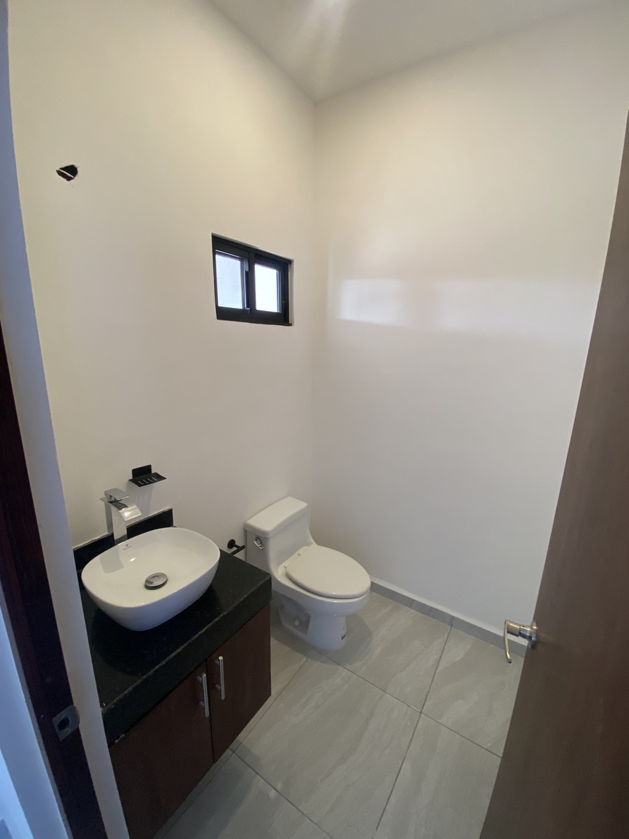 3 de 17: Medio baño