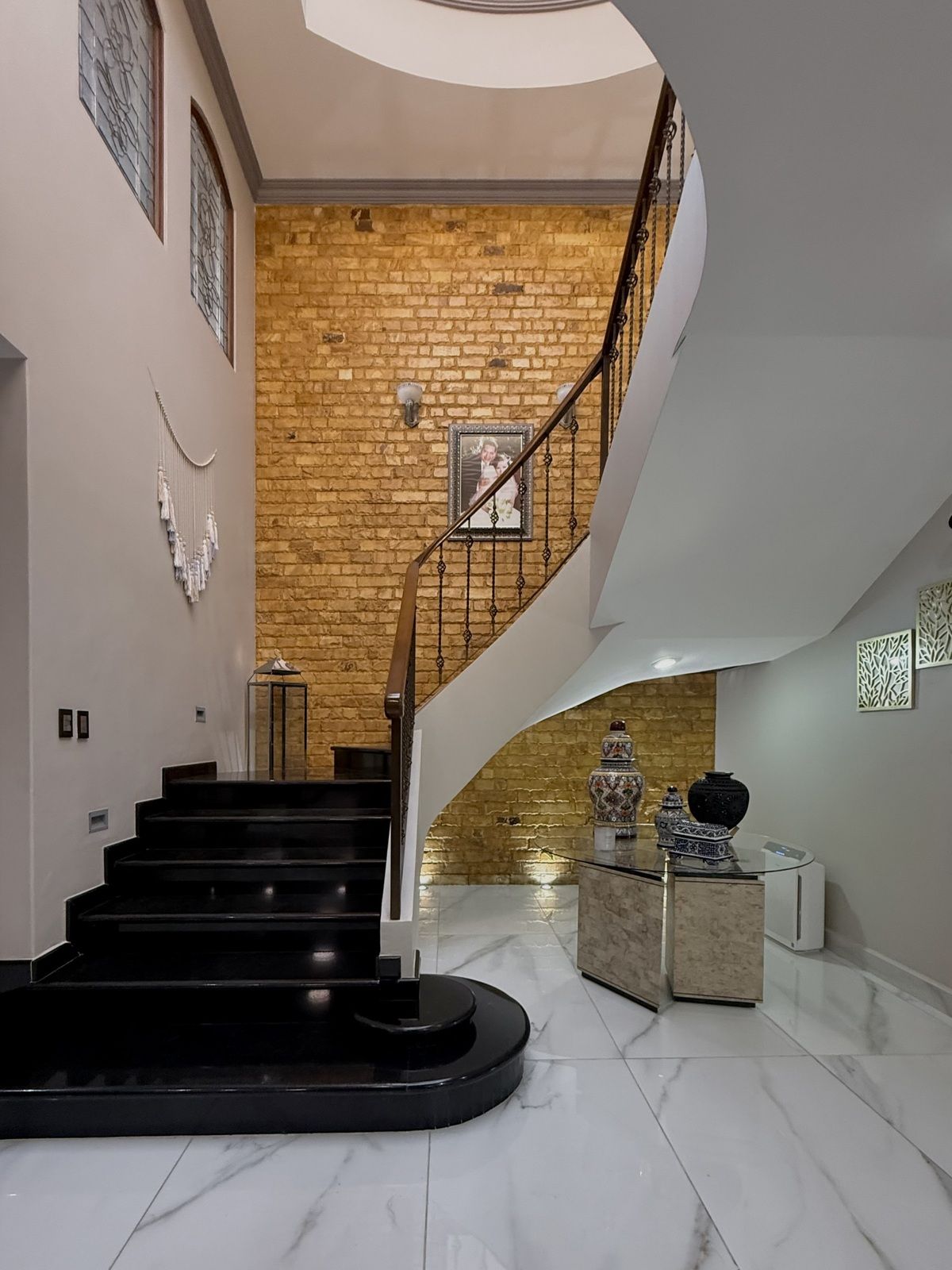 8 de 45: Escalera a planta alta