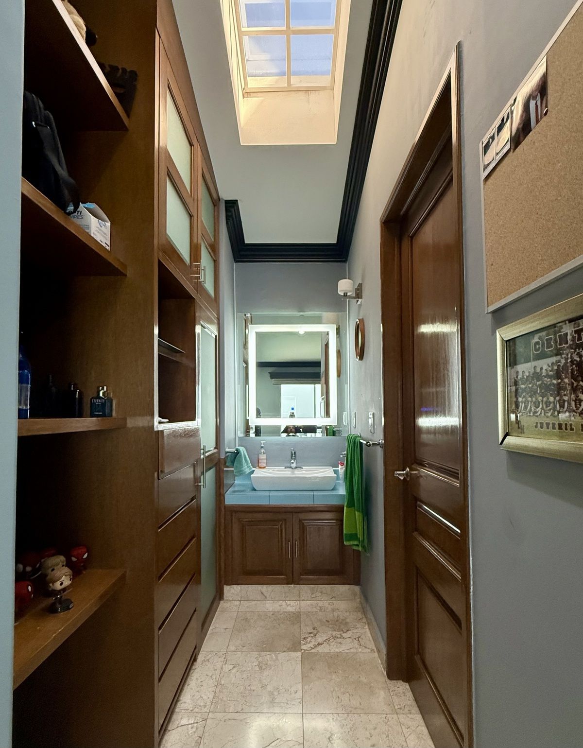 34 de 45: Recámara secundaria 2, vestidor