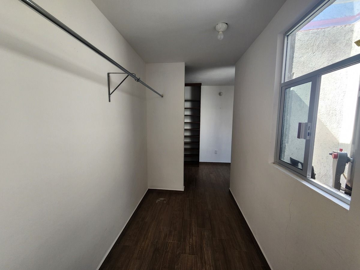 17 de 26: Closet vestidor