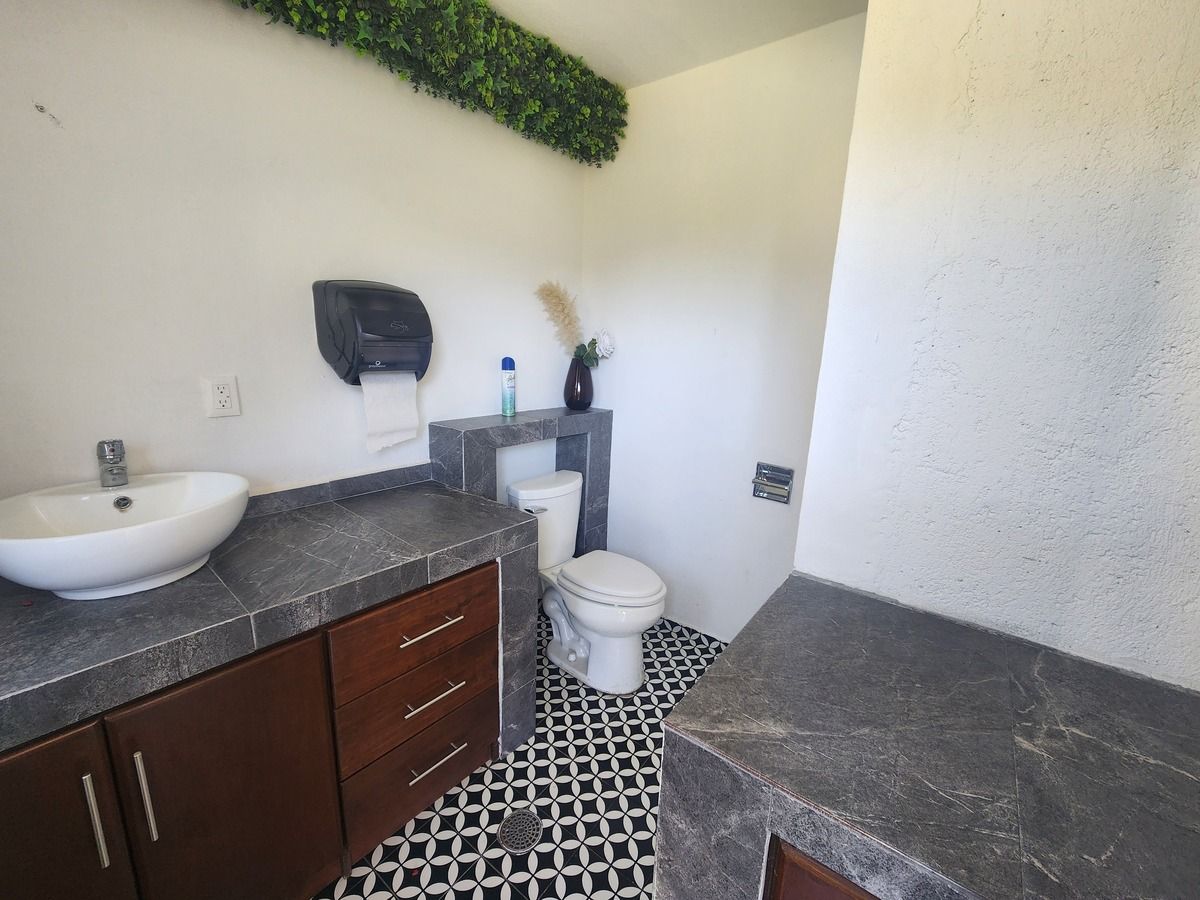 13 de 26: Baño de jardín
