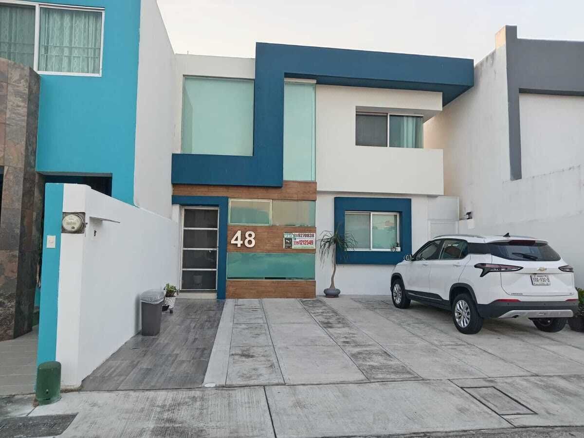 Casa en venta RECÁMARA EN PLANTA BAJA en Fracc. Lomas de la Rioja. ALVARADO, VER