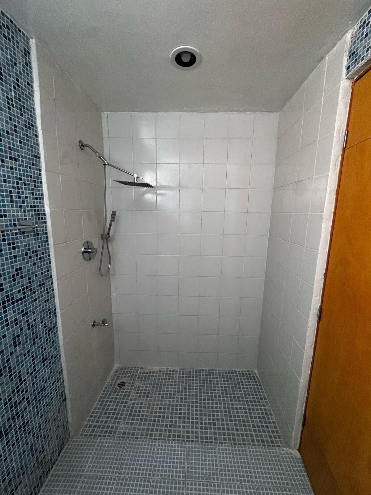 10 de 28: Baño de visitas