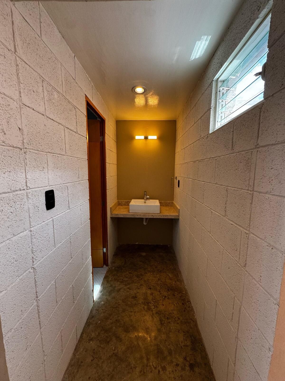 11 de 28: Baño de visitas