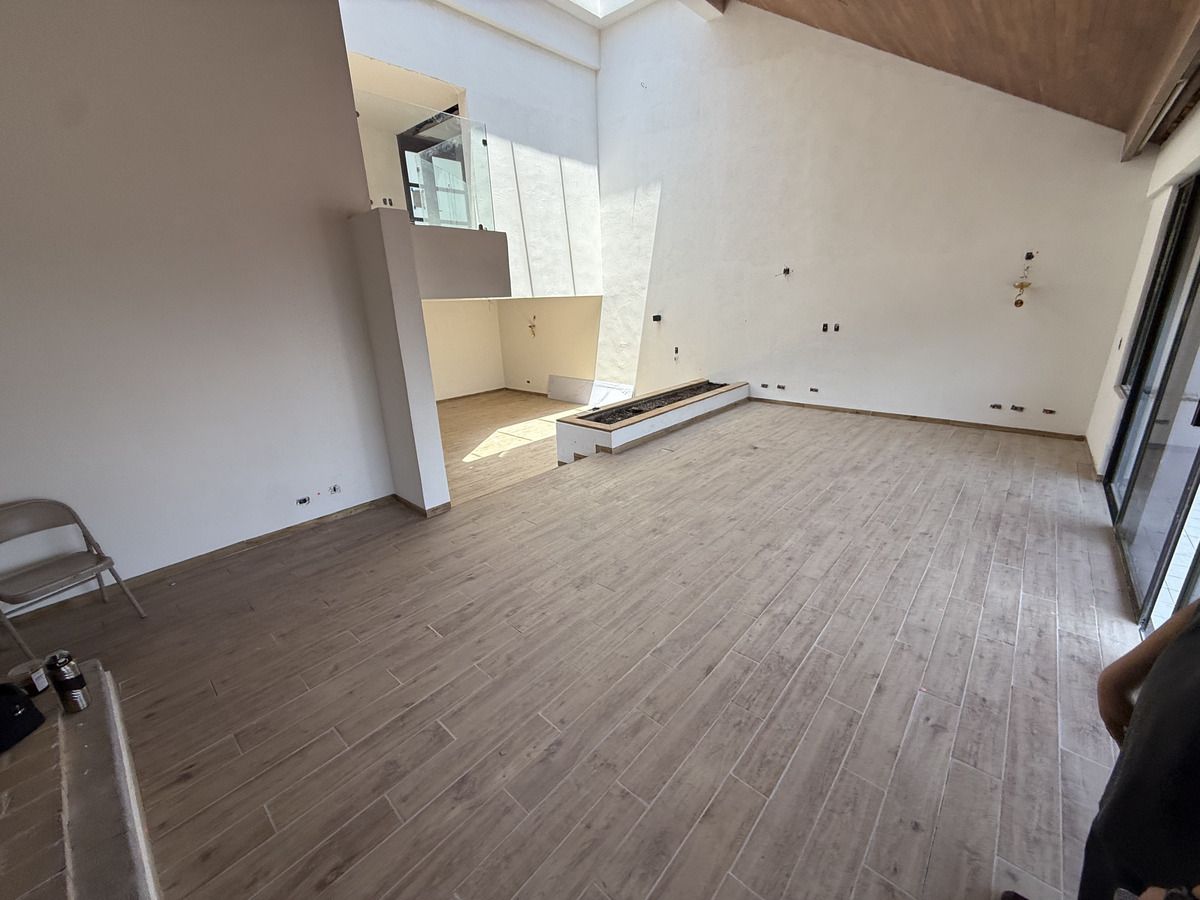 6 of 32: SALA