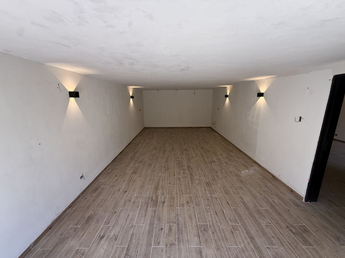 16 of 32: CANTINA