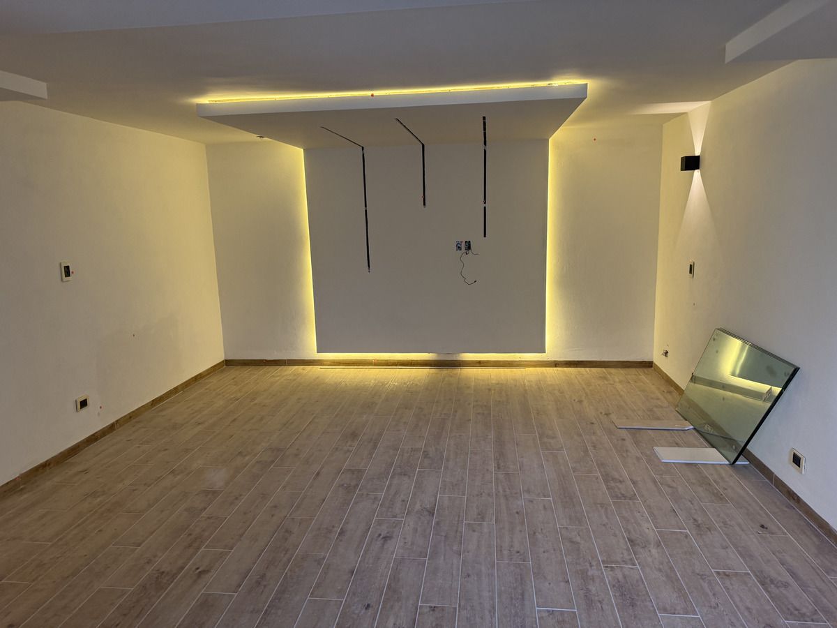 13 of 32: FAMILY ROOM