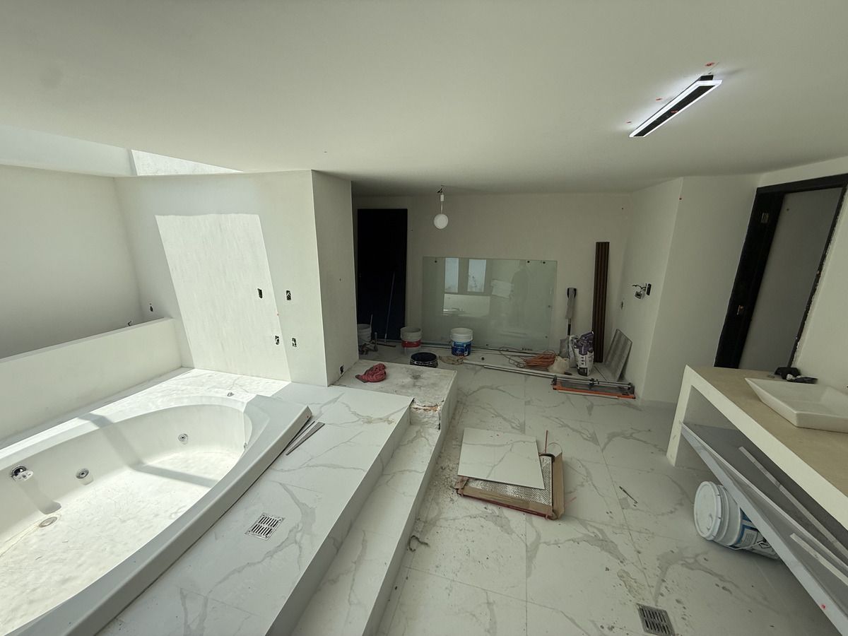 24 of 32: BAÑO PRINCIPAL