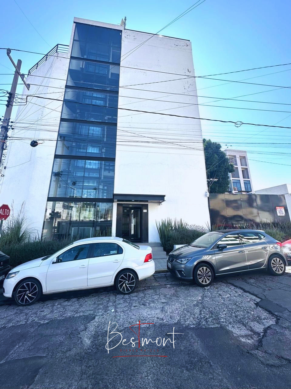 1 de 32: Fachada edificio