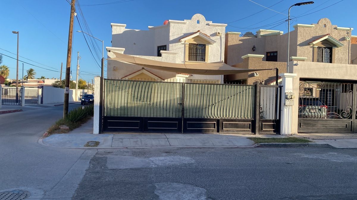 2 de 23: Frente de casa