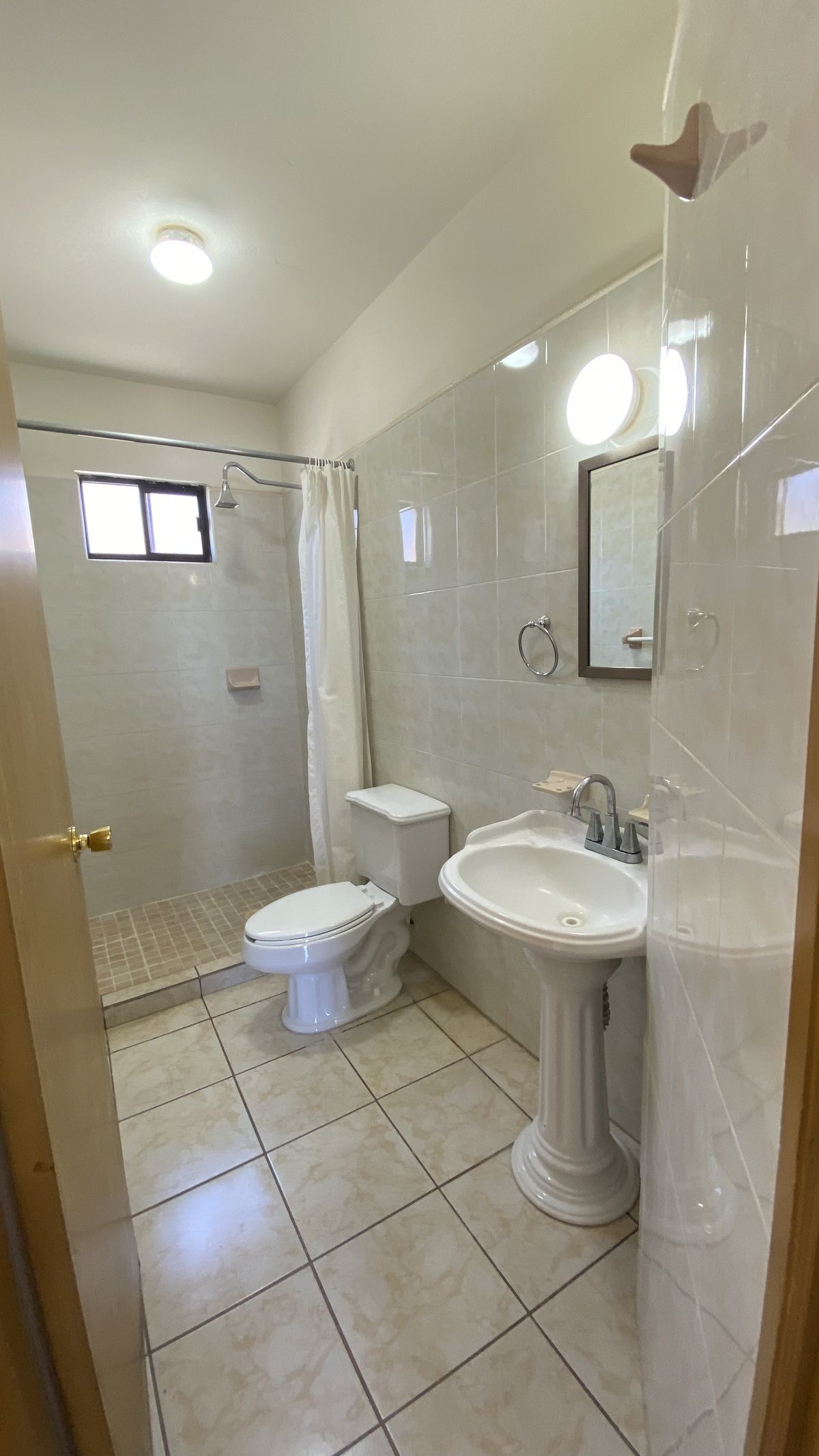 17 de 23: Baño completo