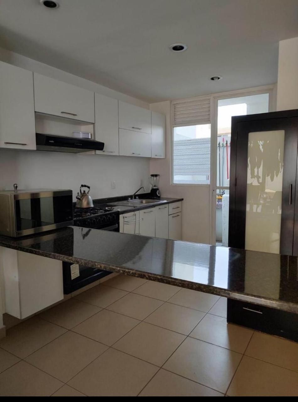 2 de 14: Cocina y área de lavado