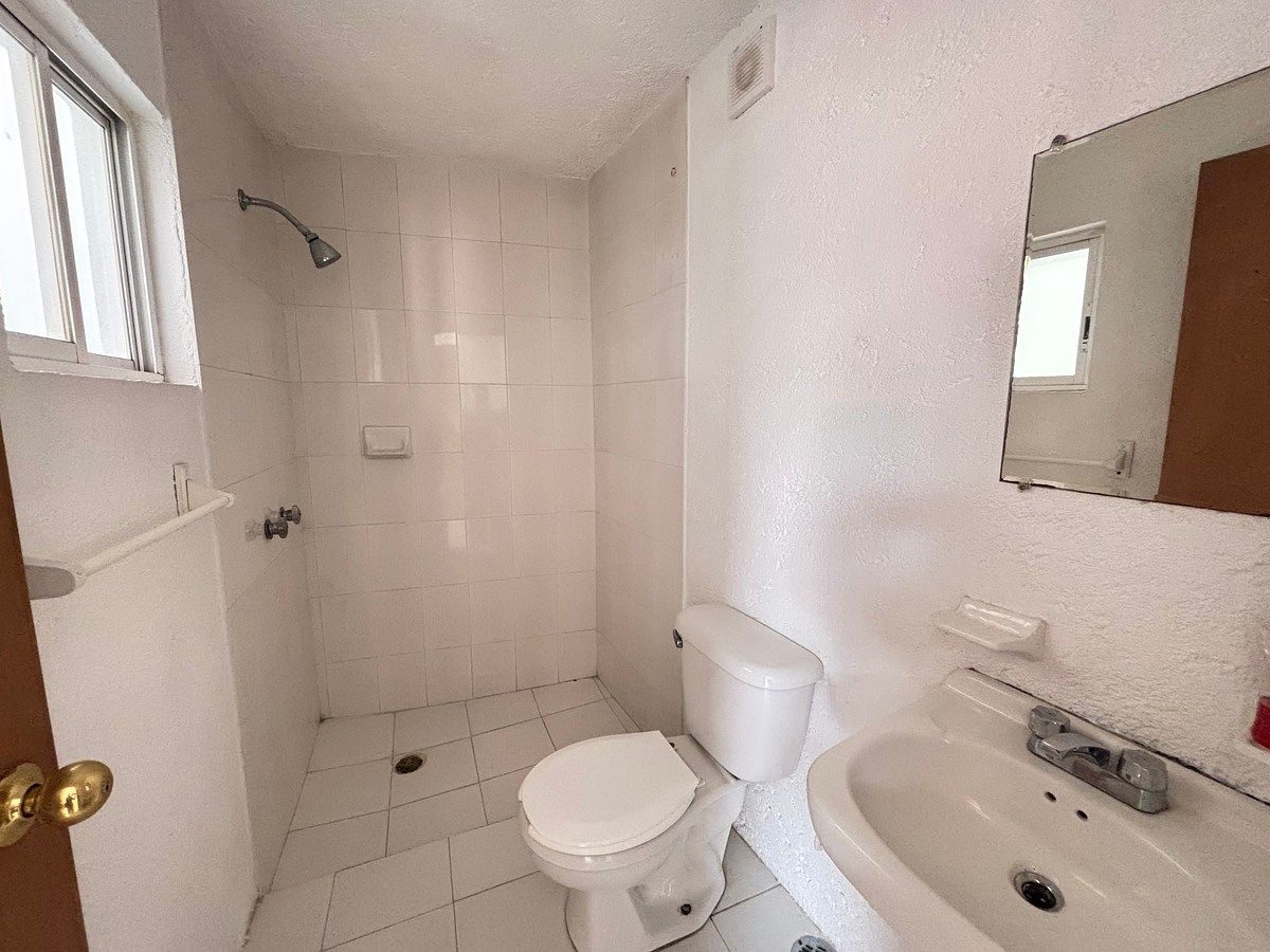 Baño de servicio, foto 29 de 29
