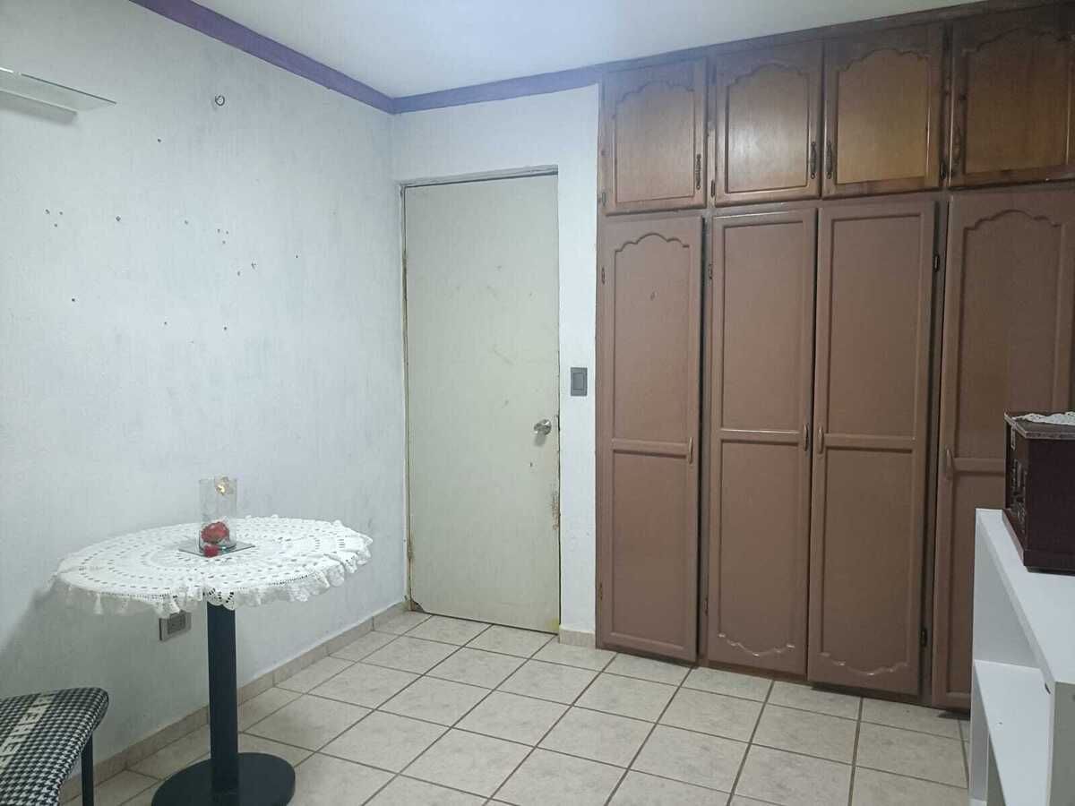 17 de 35: Área común con clóset