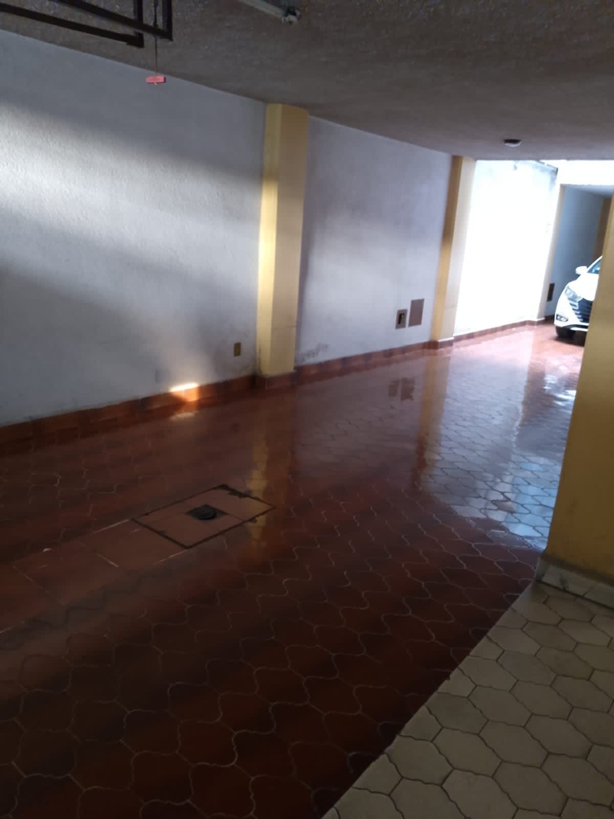 2 de 9: Garage
