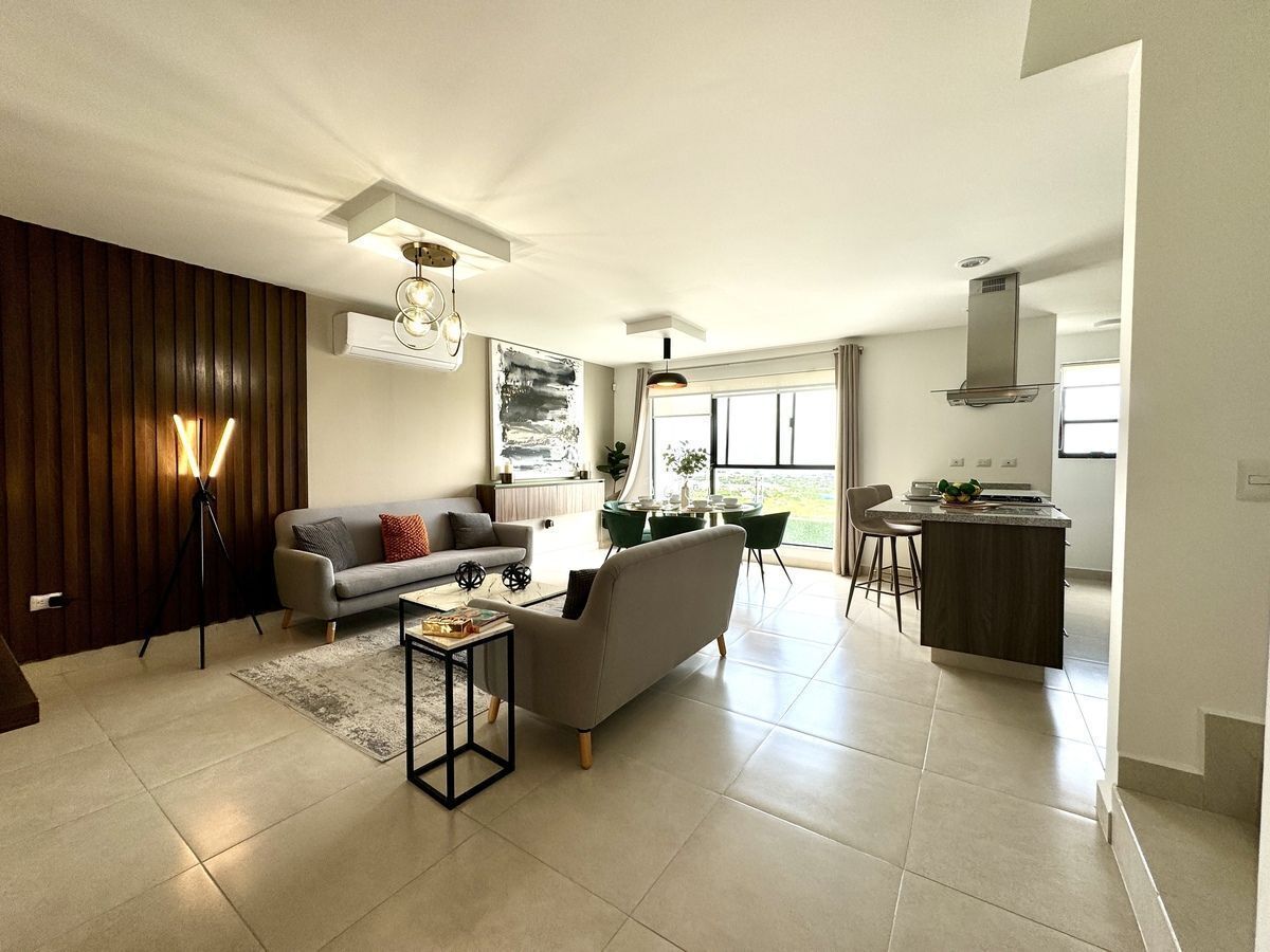 2 of 22: Desde la sala