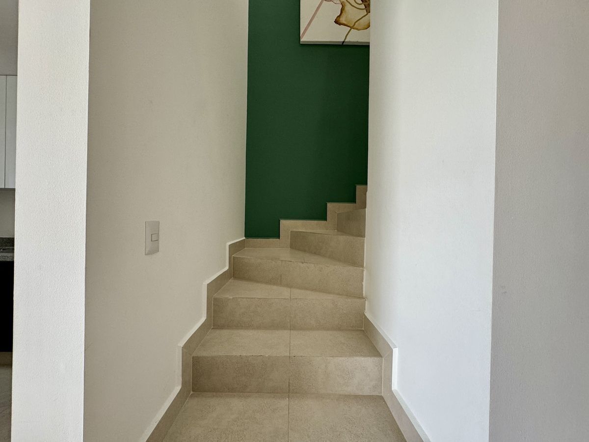 9 of 22: Hacia piso 1