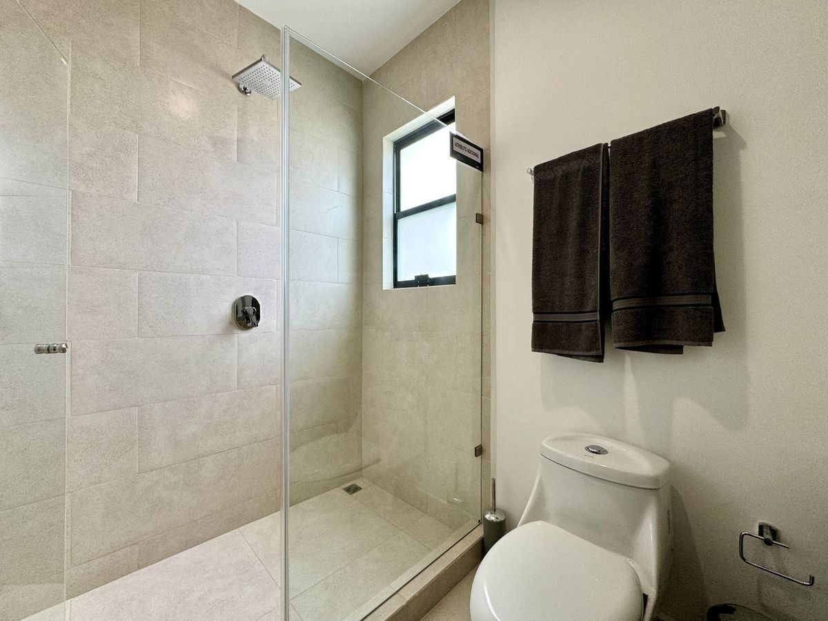 15 of 22: Baño privado